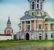 Надвратная Спасская церковь Борисоглебского монастыря в Торжке.