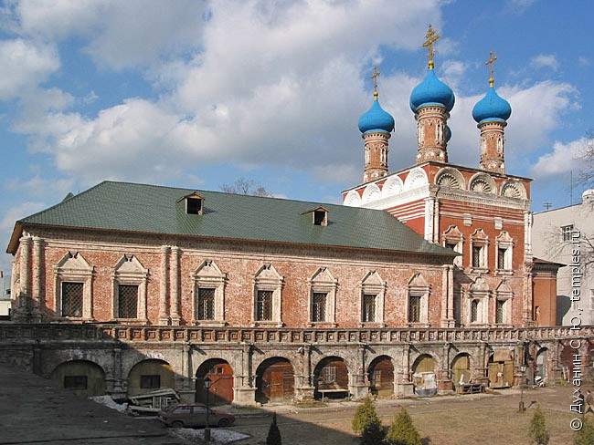 Высокопетровский монастырь трапезная Церковь