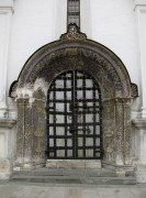 Боковой портал Архангельского собора в Москве.