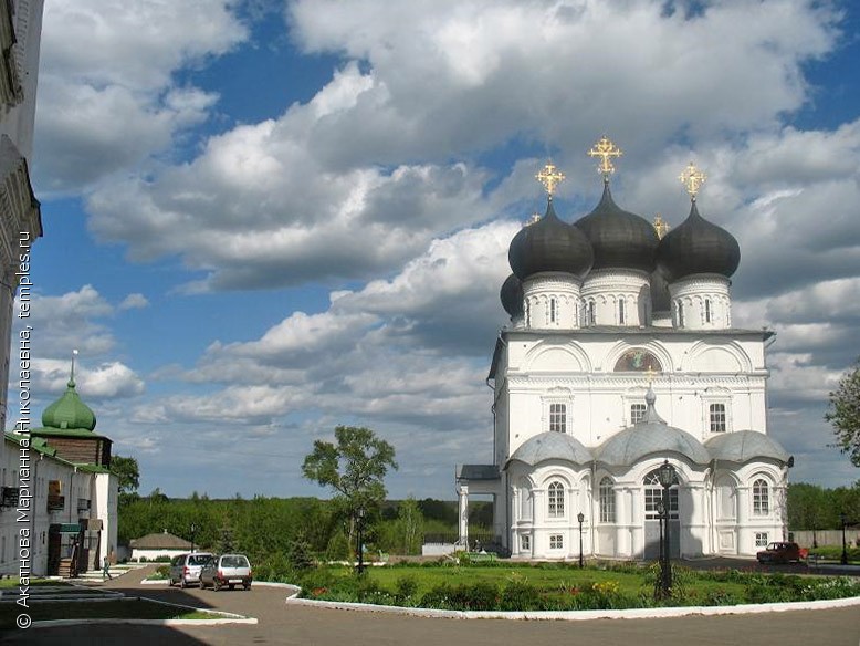 Киров Церковь бело синяя