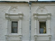 Окна южного фасада трапезной церкви Сошествия Святого Духа в Солотчинском монастыре Рязанского района Рязанской области.