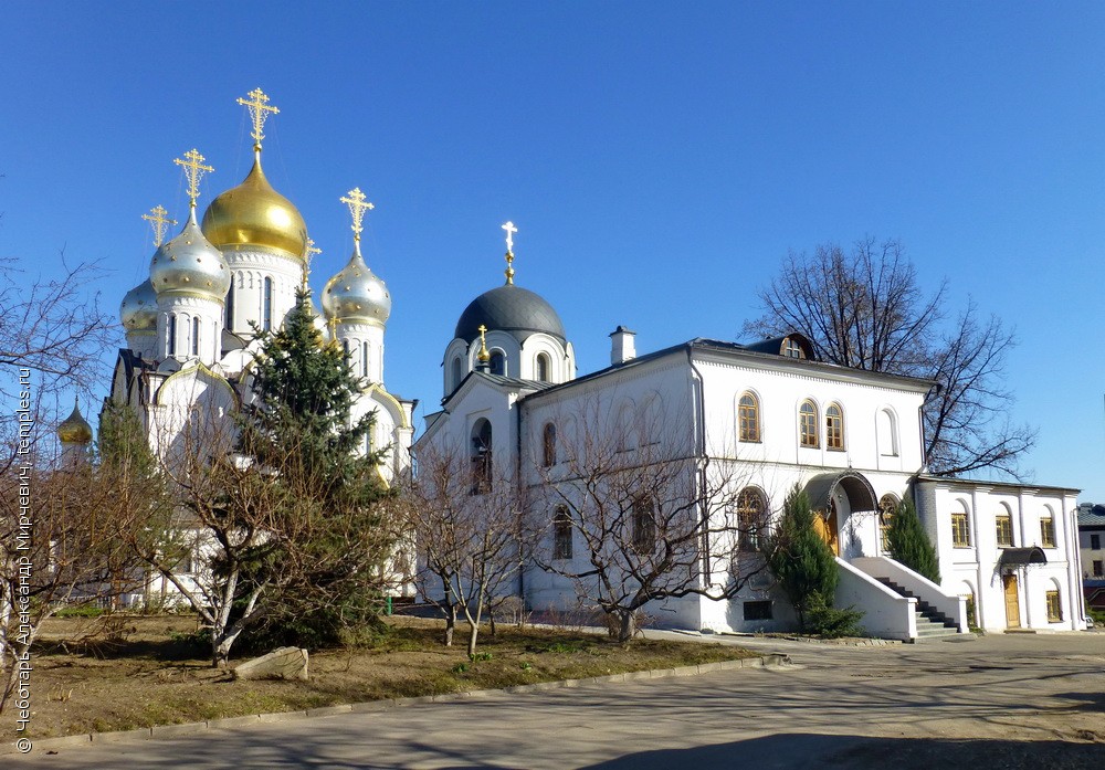 Надвратный храм Зачатьевский женский монастырь