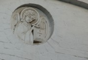 Крылатый ангел, символ Апостола Матфея, на фасаде часовни Воскресения Христова в Анкудиново Наро-Фоминского района Московского района.