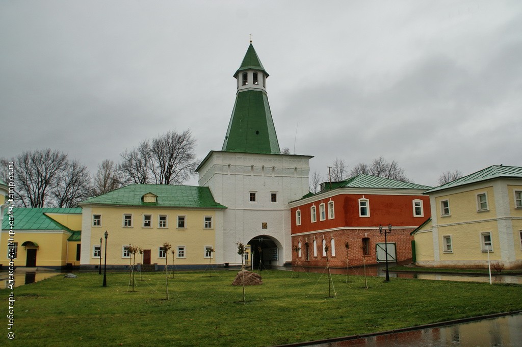 Красная воротная башня Сергиев Посад