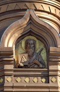 Евангелист Лука, барельеф в закомаре часовни Иконы Божией Матери Знамение и Александра Невского в Москве.