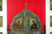 Образ Благовещения в завершении царских врат иконостаса церкви Сергия Радонежского на Ходынском поле в Москве.