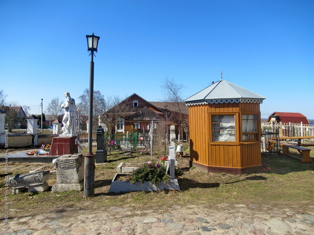 Тверская область Конаковский район Городня Церковь Рождества Пресвятой  Богородицы Дом причта Памятник Фотография