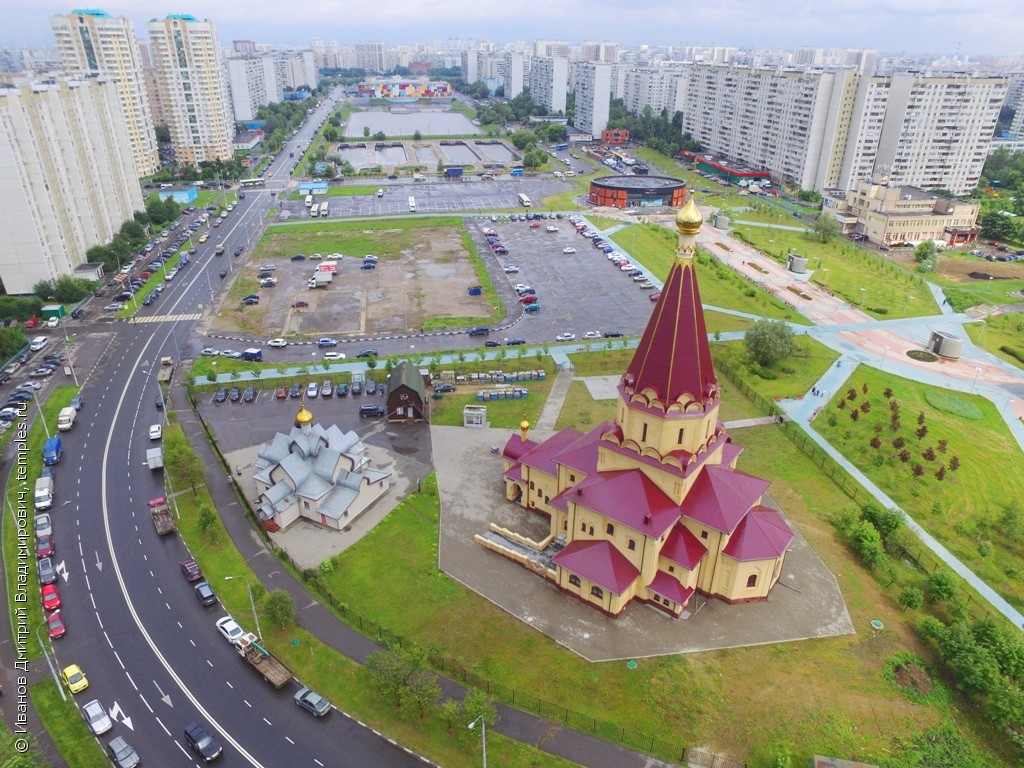 Москва Братеево Церковь Усекновения Главы Иоанна Предтечи Церковь Троицы  Живоначальной Фотография