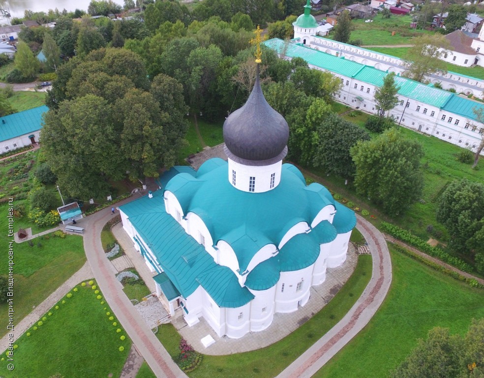 Александров Успенский монастырь Сретенская Церковь