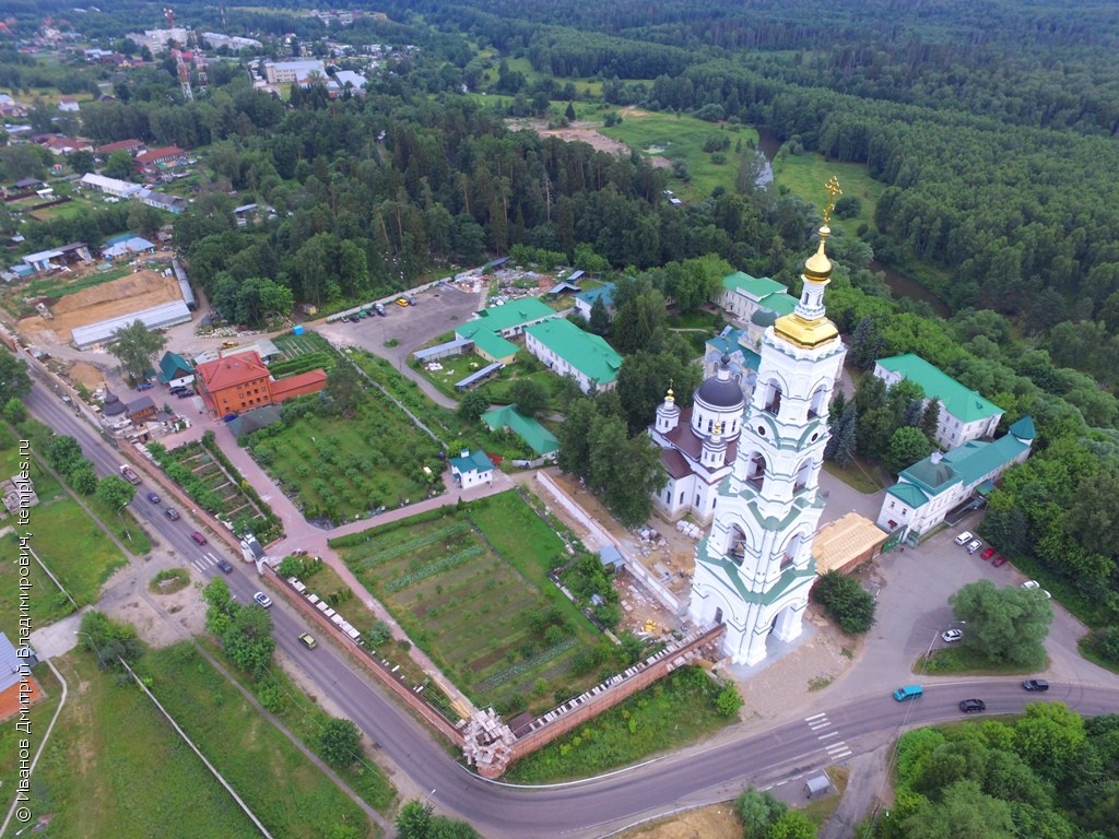 Московская область Ногинский район Авдотьино Николо-Берлюковская пустынь  Собор Иконы Спасителя, лобзаемого Иудою Собор Христа Спасителя Собор Троицы  Живоначальной Церковь Василия Великого Церковь Всех Святых Колокольня  Фотография