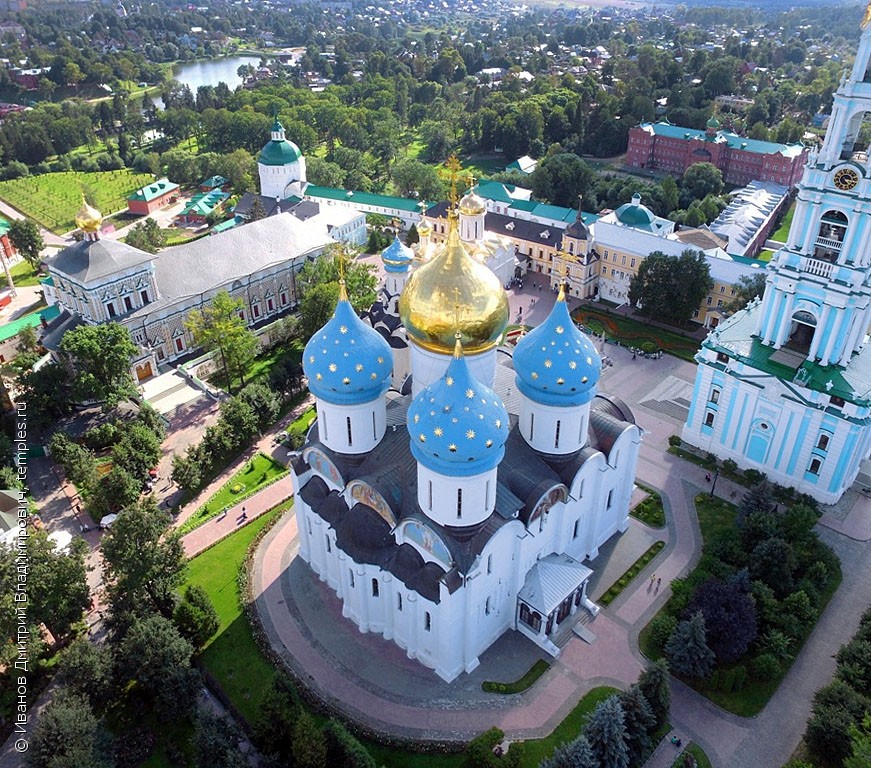 Купола Троице Сергиевой Лавры Успенский собор