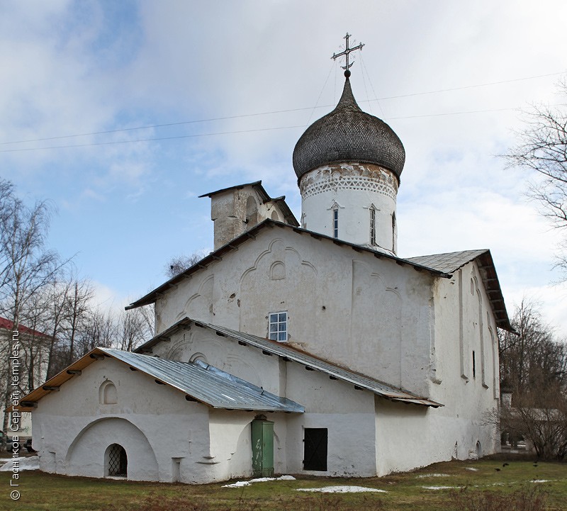 Псковская Церковь Василия зимой