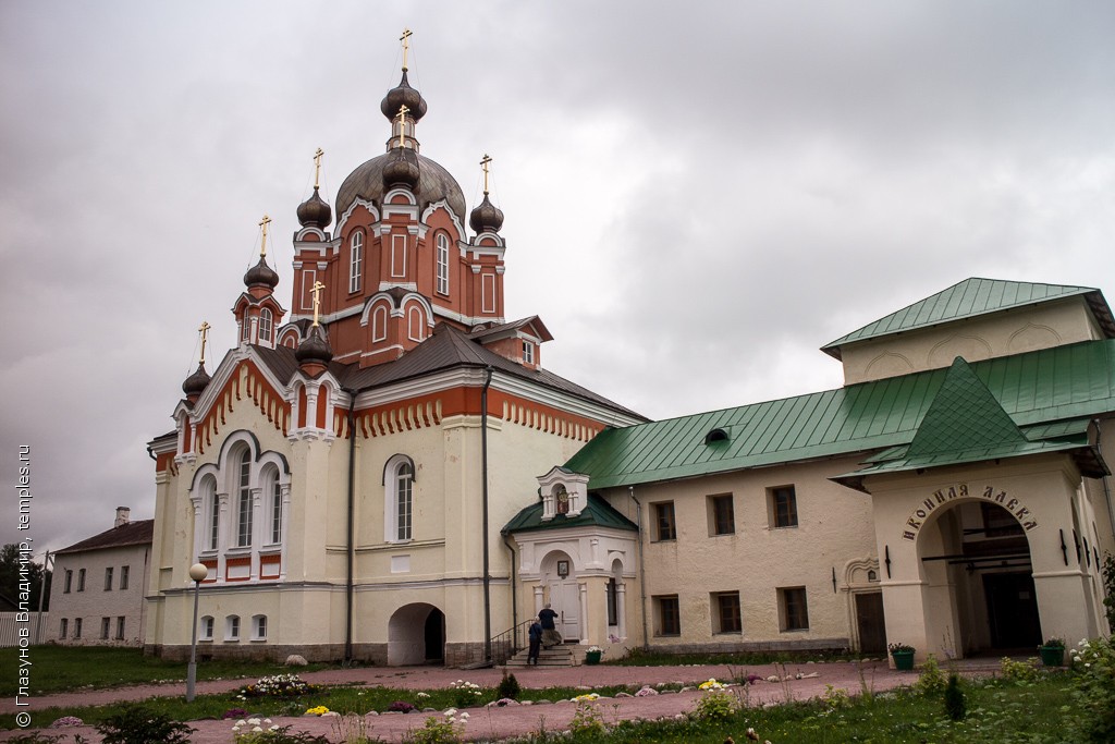 Ленинградская область Тихвин Тихвинский Успенский монастырь