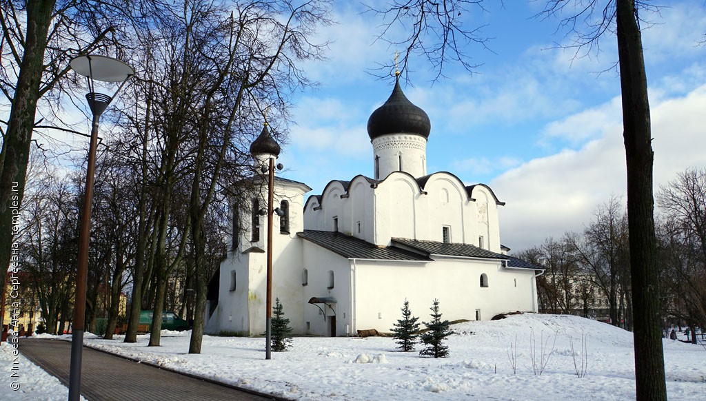 Псковская Церковь Василия зимой