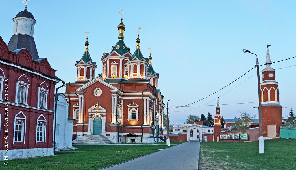 Ново-Голутвинский женский монастырь в городе Коломна Московской области (2005)