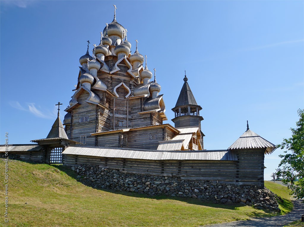 Преображенская Церковь на острове Кижи колокольня