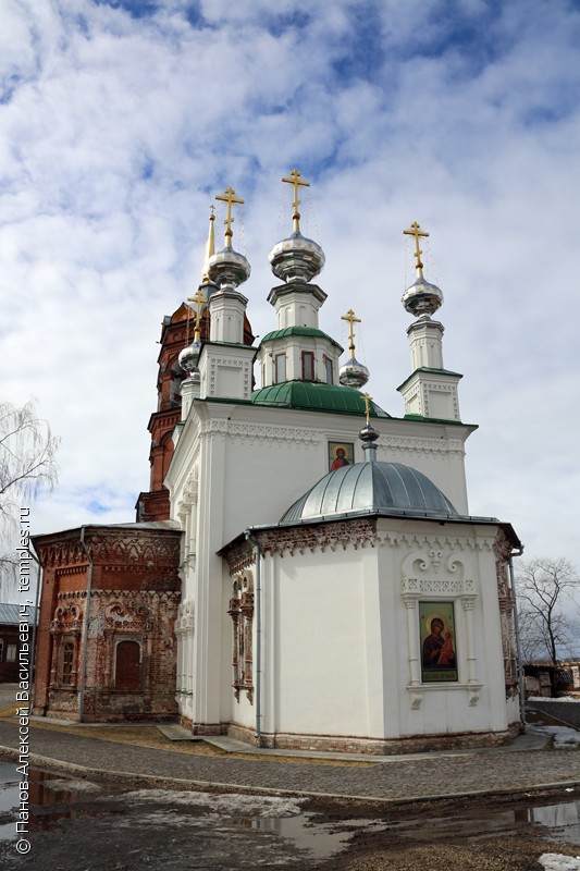 Тихвинский храм осенью Кунгур