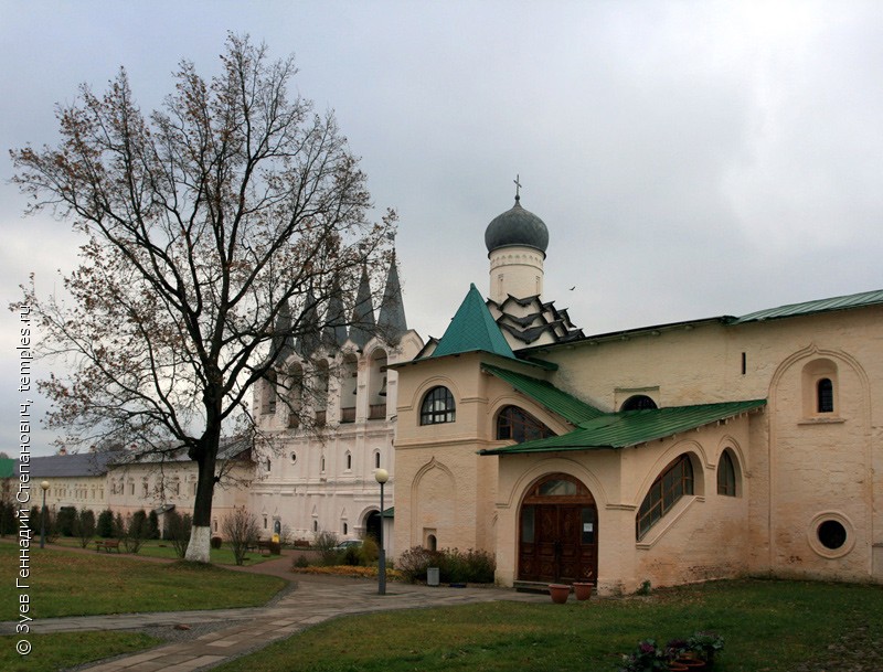 Покровская Церковь Тихвинского монастыря внутри