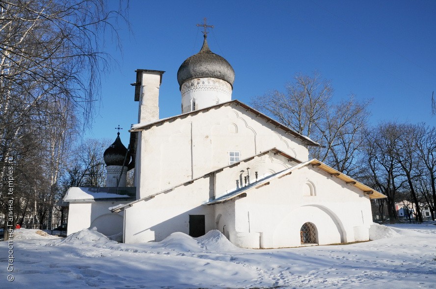 Псковская Церковь Василия зимой