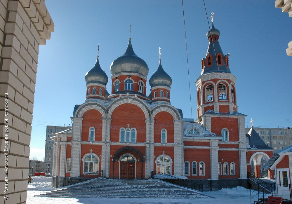 Киров Церковь бело синяя