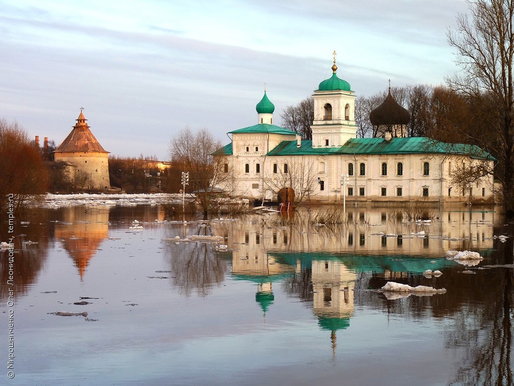 Территория Мирожского монастыря