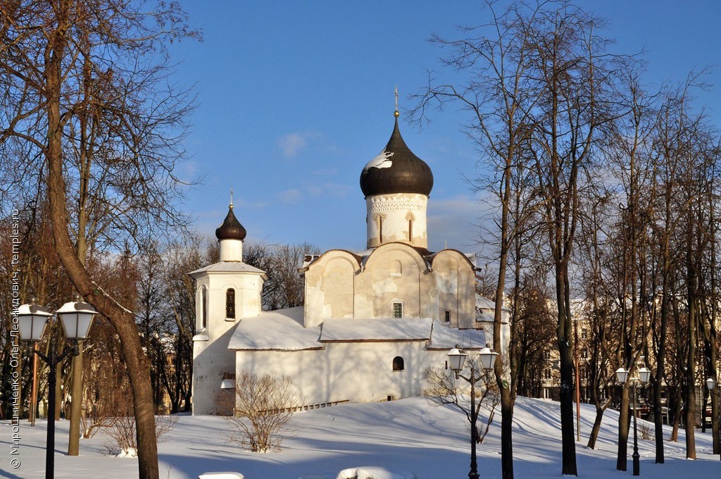 Псковская Церковь Василия зимой