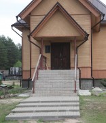 Крыльцо церкви иконы Божией Матери Тихвинская в Идрице Себежского района Псковской области.