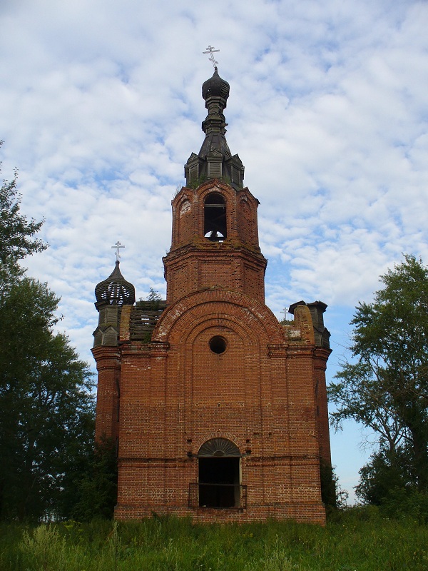 Троицкая церковь в Удельном Нечасове, Тетюшский район Татарстана, вид с западной стороны. Фотография.