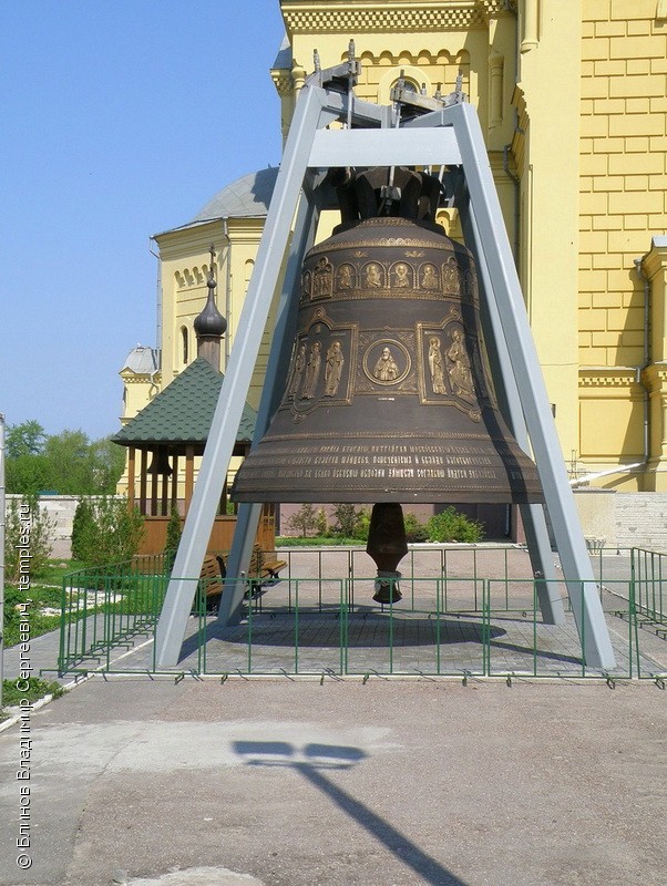 Колокол в Александро Невском соборе