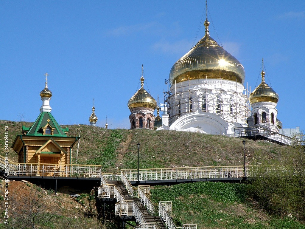 Пермский край Кунгурский район Калинино Белая гора Белогорский Николаевский  монастырь Источник Часовня Николая Чудотворца Фотография