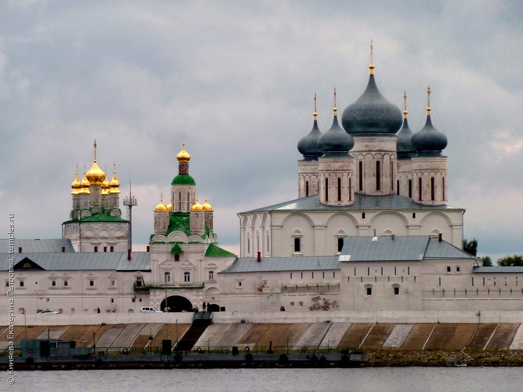 Нижегородская область Лысковский район Макарьево Троицкий Макариев  Желтоводский монастырь Собор Троицы Живоначальной Церковь Успения Пресвятой  Богородицы Церковь Михаила Архангела Фотография