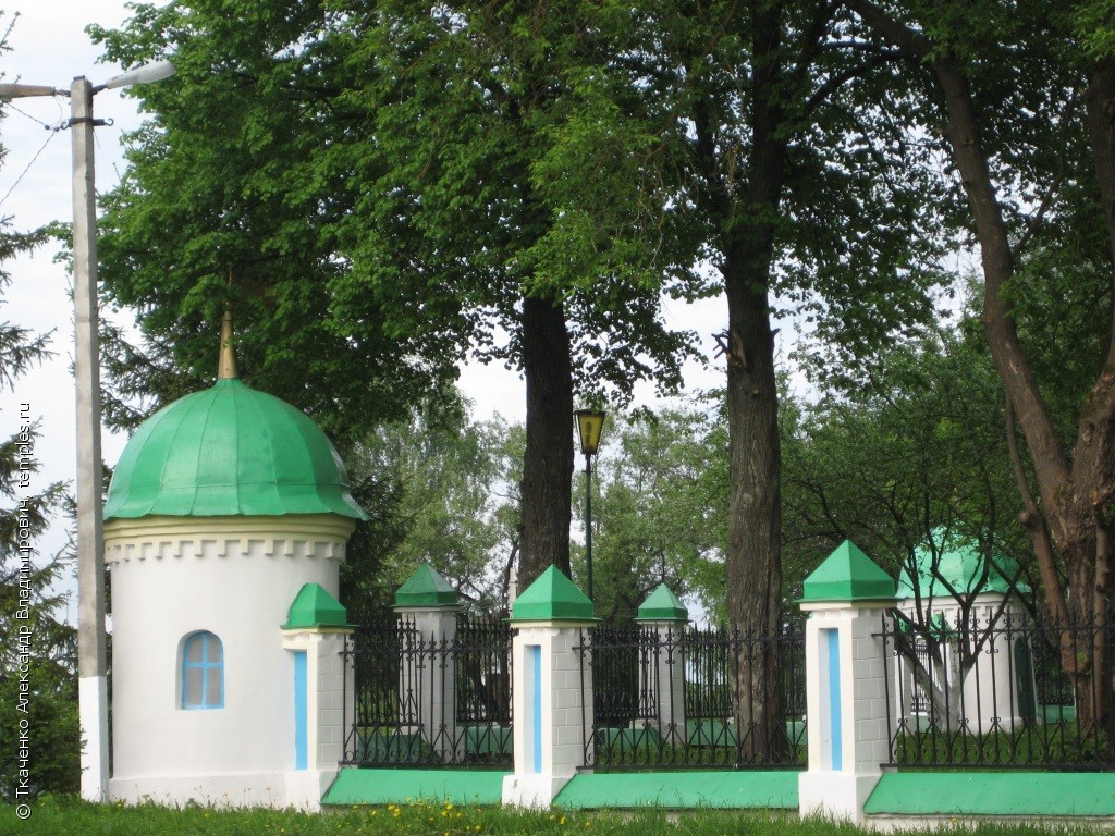 Московская область Волоколамск Возмище Церковь Рождества Пресвятой  Богородицы Башня Ограда Фотография