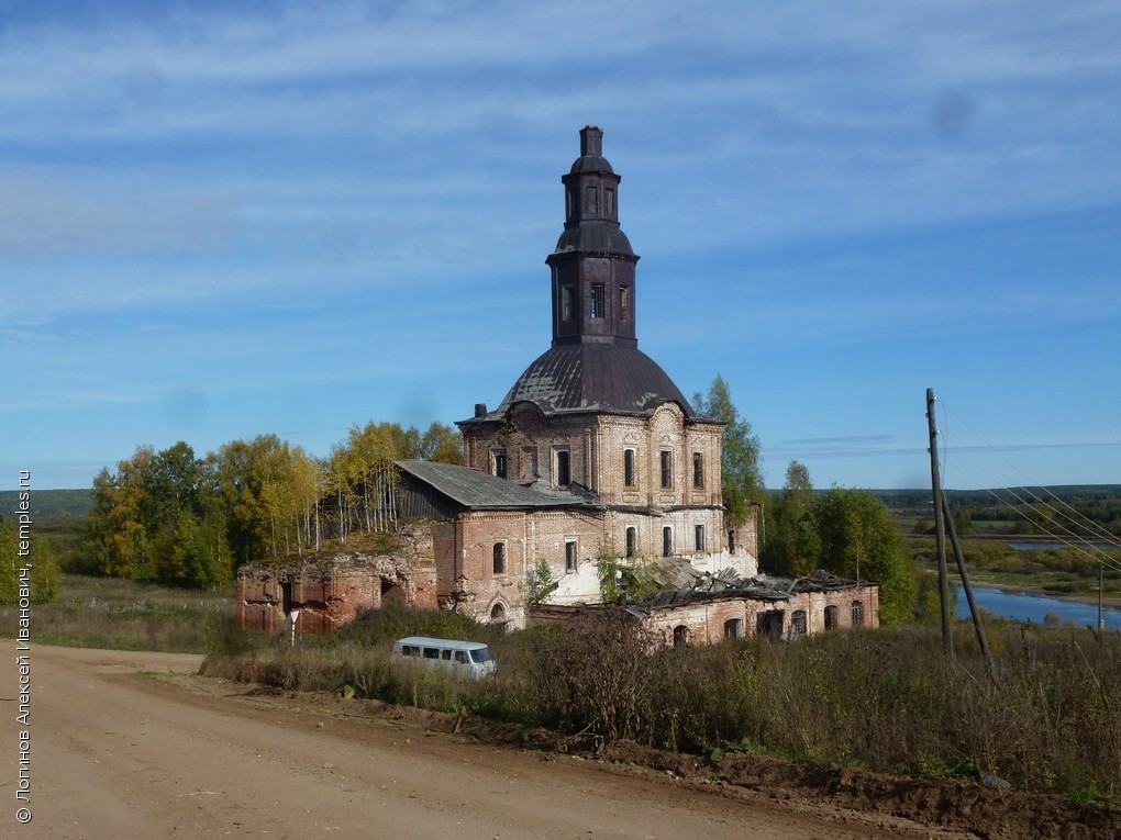 Шолга Церковь