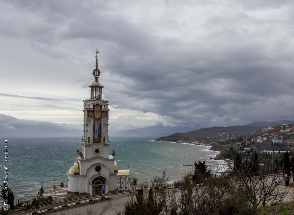 Алушта храм Маяк Николая Чудотворца