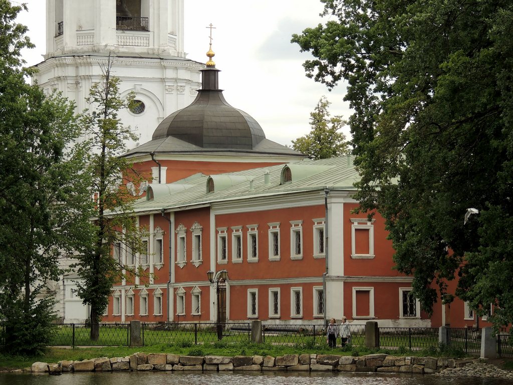 Московская область Дзержинский Николо-Угрешский монастырь Церковь Успения  Пресвятой Богородицы Фотография