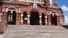 Нижний ярус западного фасада собора Михаила Архангела в Ижевске Удмуртской Республики.