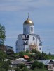 Церковь Михаила Архангела в Ревде Свердловской области. На лесах работают художники из Владимирских иконописных мастерских.